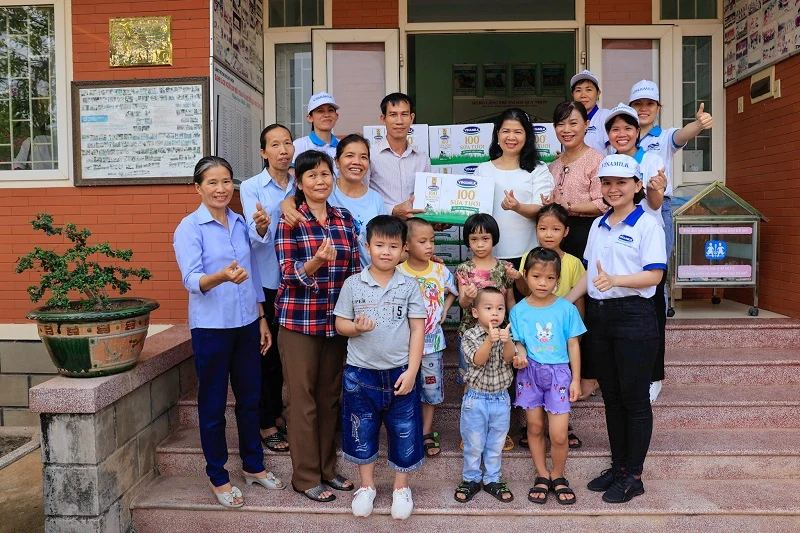 Vinamilk khởi động hành trình năm thứ 15 của Quỹ sữa Vươn cao Việt Nam với 1,9 triệu ly sữa trao tặng trẻ em khó khăn