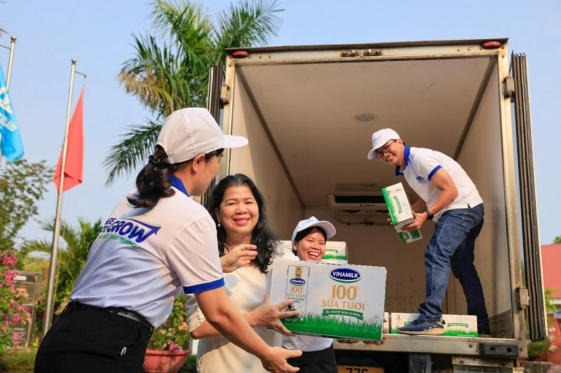 Vinamilk khởi động hành trình năm thứ 15 của Quỹ sữa Vươn cao Việt Nam với 1,9 triệu ly sữa trao tặng trẻ em khó khăn