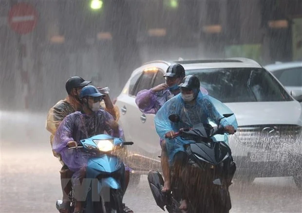 Nhiều khu vực có mưa và dông, Trung Bộ duy trì nắng nóng