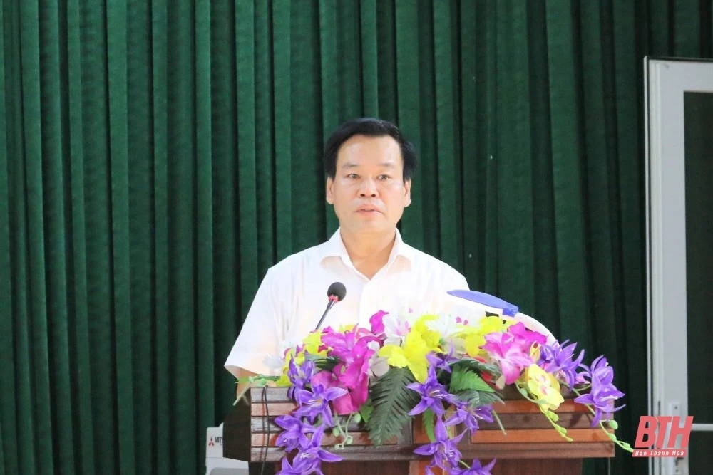 Phó Chủ tịch Thường trực HĐND tỉnh Lê Tiến Lam và các đại biểu HĐND tỉnh tiếp xúc cử tri huyện Hoằng Hóa