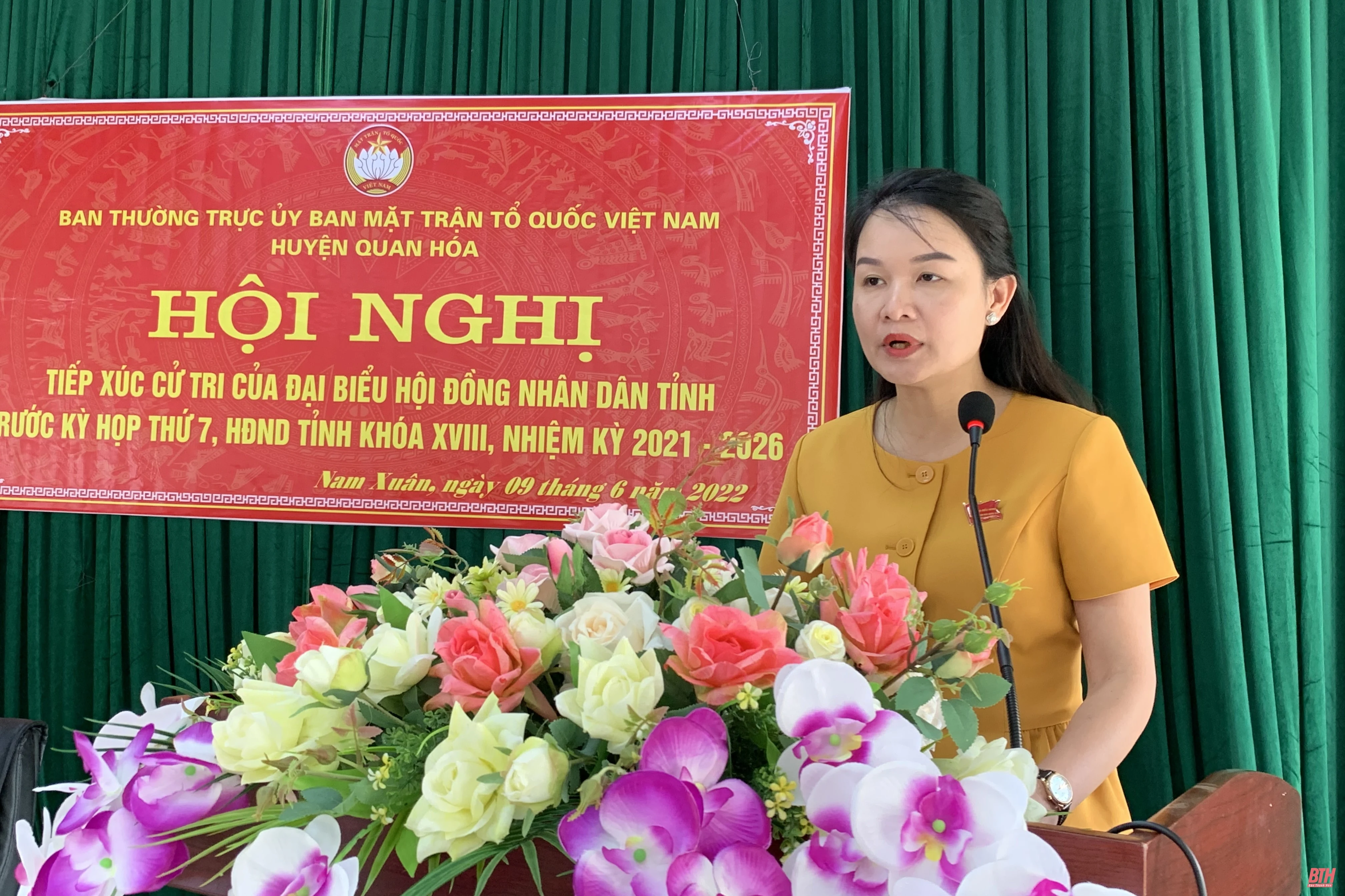 Phó Chủ tịch UBND tỉnh Mai Xuân Liêm và các đại biểu HĐND tỉnh tiếp xúc cử tri huyện Quan Hóa