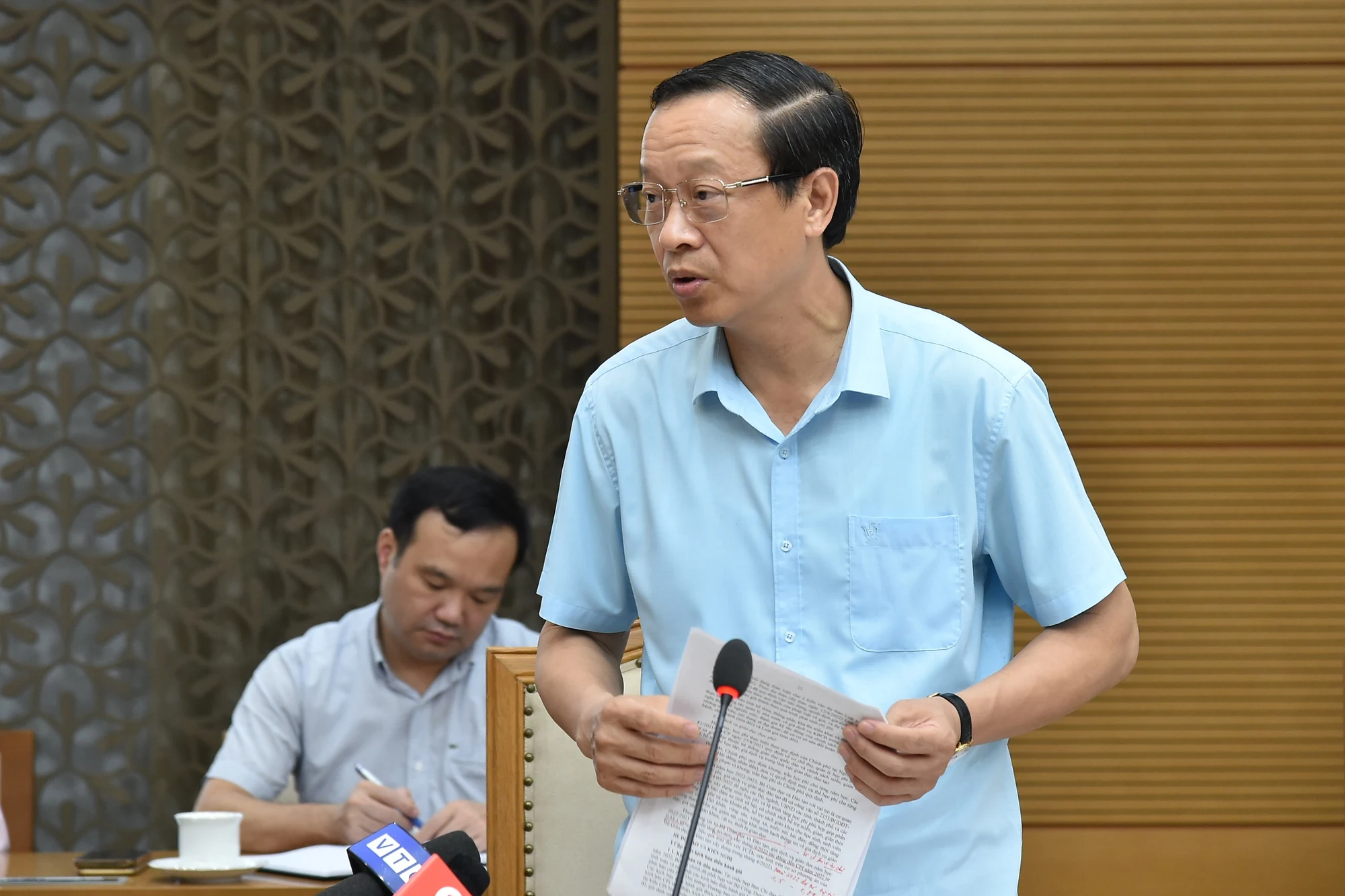 Chưa tăng học phí, kiểm soát chặt giá sách giáo khoa