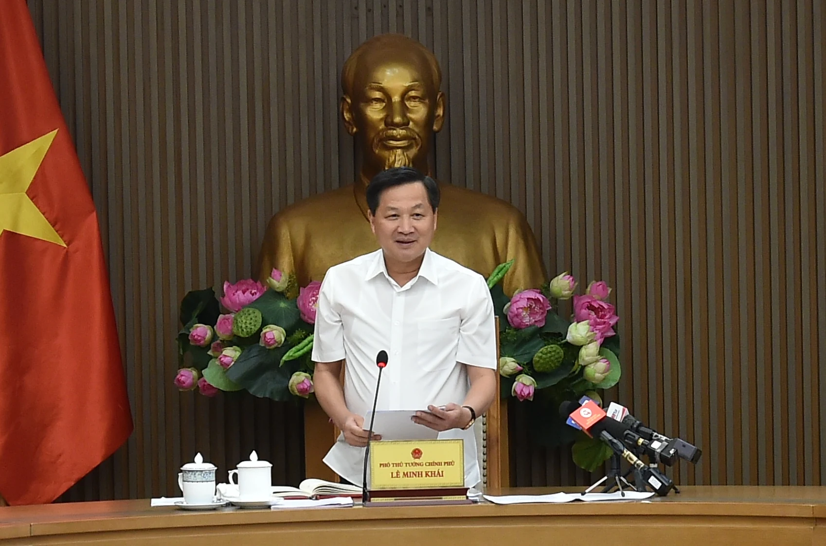 Chưa tăng học phí, kiểm soát chặt giá sách giáo khoa