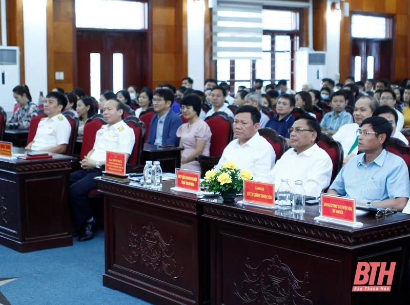 Tuyên dương doanh nghiệp, doanh nhân thực hiện tốt chính sách, pháp luật thuế