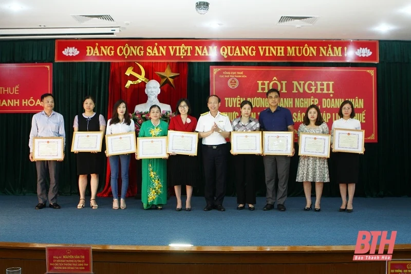 Tuyên dương doanh nghiệp, doanh nhân thực hiện tốt chính sách, pháp luật thuế