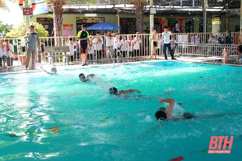 Huyện Quảng Xương khai mạc hè, Ngày Olympic trẻ em và phát động toàn dân tập luyện môn bơi phòng, chống đuối nước