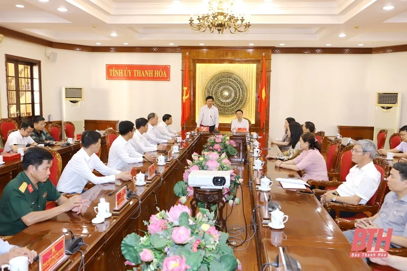 Bí thư Tỉnh ủy Đỗ Trọng Hưng tiếp và làm việc với Đoàn đại biểu TP Đà Nẵng
