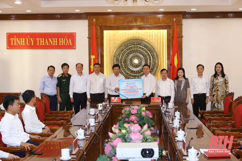 Bí thư Tỉnh ủy Đỗ Trọng Hưng tiếp và làm việc với Đoàn đại biểu TP Đà Nẵng