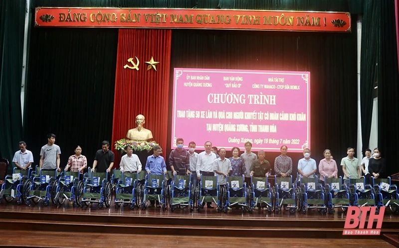 Quỹ Bầu ơi trao xe lăn cho người khuyết tật trên địa bàn huyện Quảng Xương