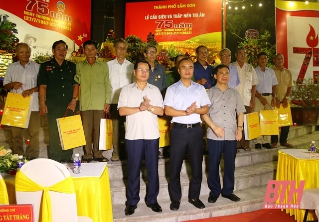 TP Sầm Sơn tổ chức lễ cầu siêu, thắp nến tri ân và kỷ niệm 75 năm ngày Thương binh Liệt sĩ
