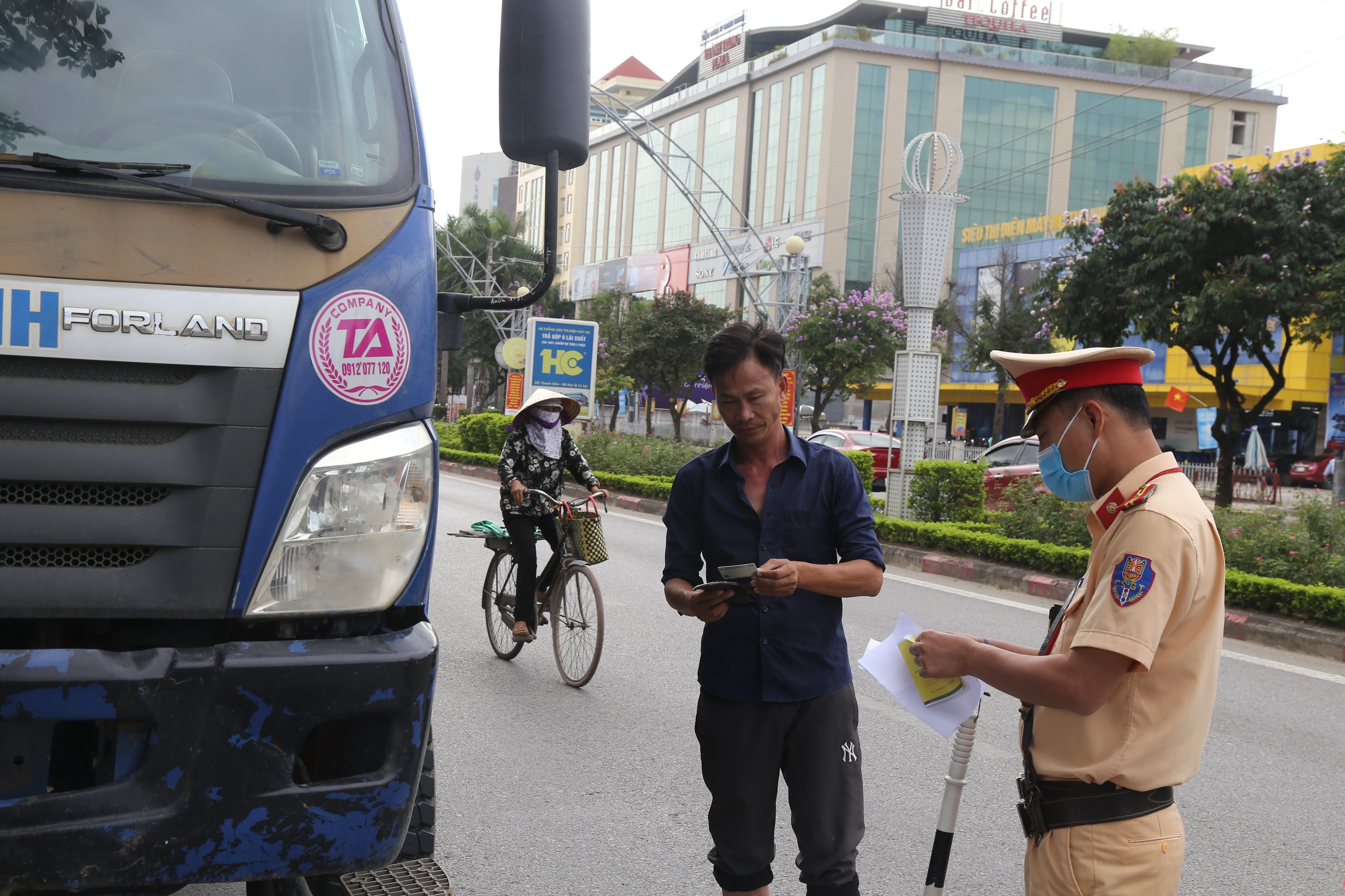 Tháng 7-2022 các lực lượng chức năng xử phạt 5.788 trường hợp vi phạm an toàn giao thông