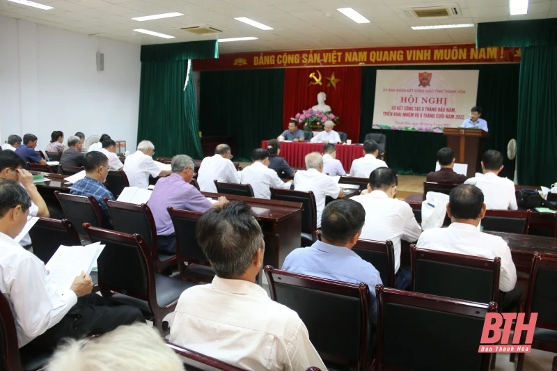 Tiếp tục động viên đồng bào công giáo tích cực tham gia các phong trào thi đua