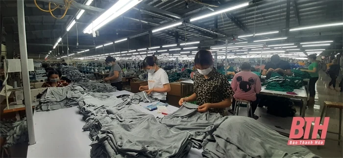 Khi nhà máy về làng