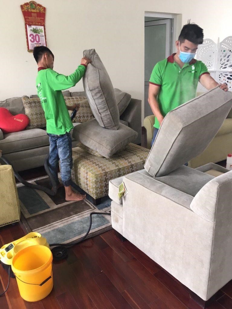 Tẩy vết bẩn trên ghế sofa da đúng cách và hiệu quả