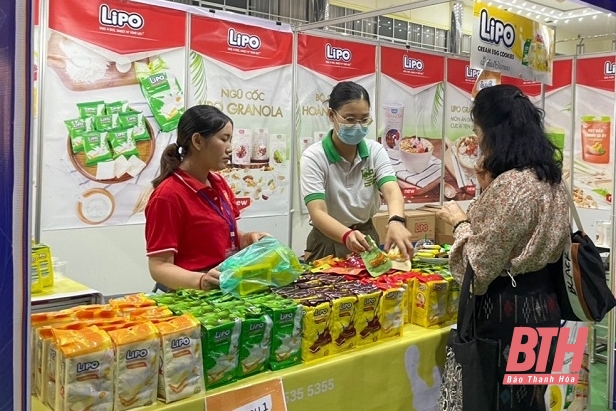 Hội chợ thương mại Việt Nam - Lào thu hút 128 doanh nghiệp hai nước tham gia