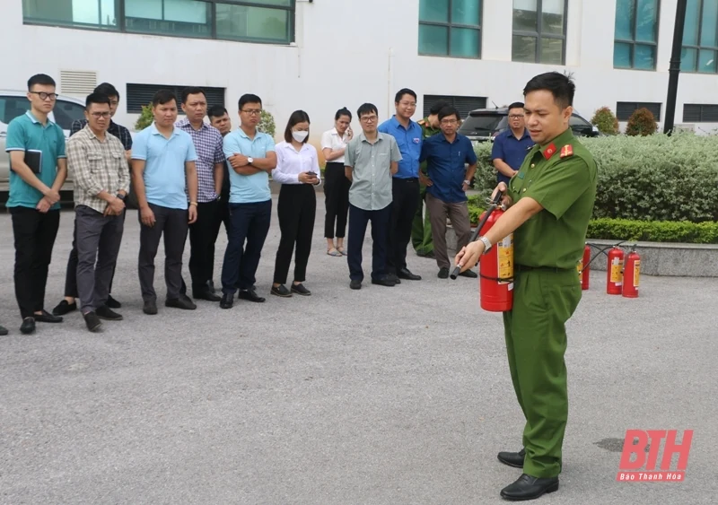 Nâng cao nghiệp vụ phòng cháy, chữa cháy cho lực lượng cơ sở tại UBND TP Thanh Hóa