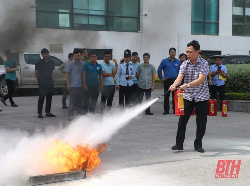 Nâng cao nghiệp vụ phòng cháy, chữa cháy cho lực lượng cơ sở tại UBND TP Thanh Hóa