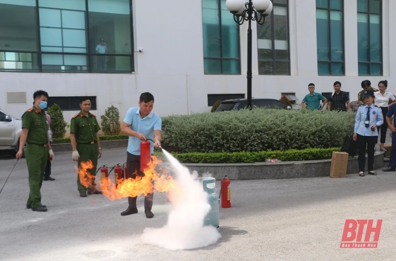 Nâng cao nghiệp vụ phòng cháy, chữa cháy cho lực lượng cơ sở tại UBND TP Thanh Hóa