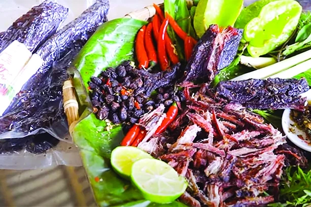 Thơm ngon đặc sản thịt trâu gác bếp