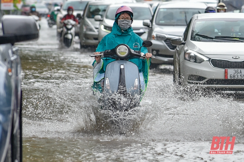 TP Thanh Hóa: Mưa gây ngập úng, giao thông ùn tắc giờ cao điểm