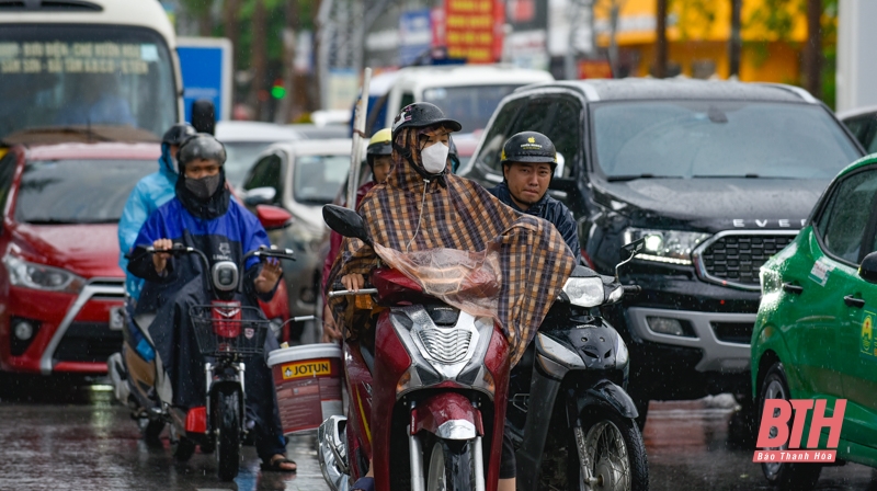 TP Thanh Hóa: Mưa gây ngập úng, giao thông ùn tắc giờ cao điểm