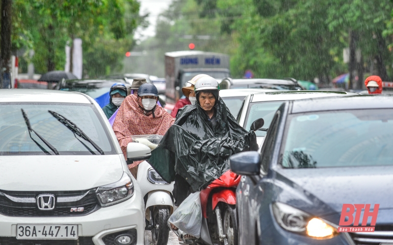 TP Thanh Hóa: Mưa gây ngập úng, giao thông ùn tắc giờ cao điểm
