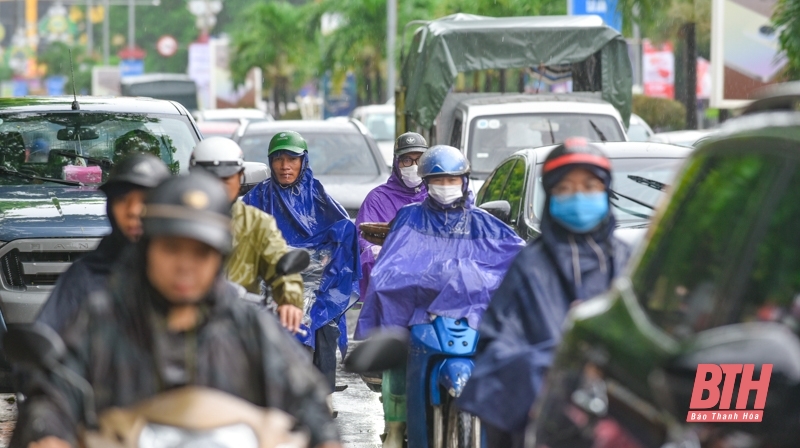 TP Thanh Hóa: Mưa gây ngập úng, giao thông ùn tắc giờ cao điểm