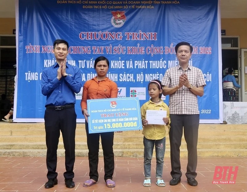 Khám bệnh, cấp thuốc miễn phí cho người dân xã Yên Khương