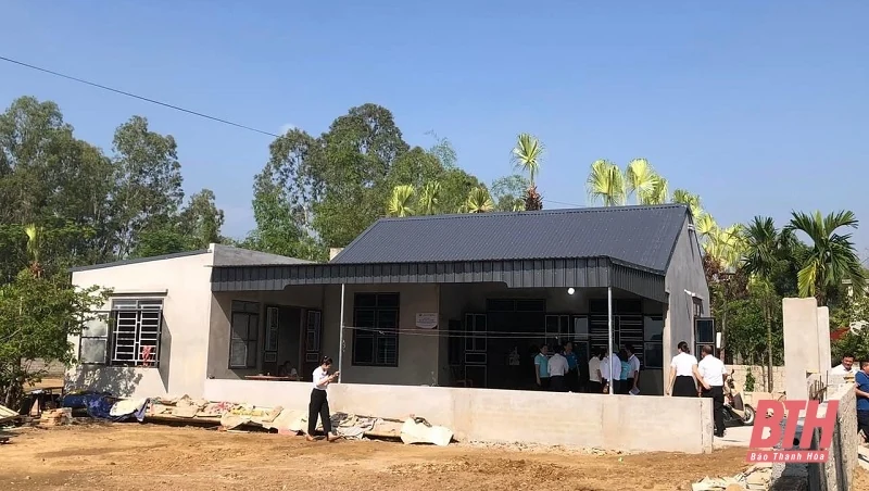 TYM Chi nhánh Thanh Hóa trao nhà “Mái ấm tình thương”, hỗ trợ công trình nông thôn mới và khám sức khỏe định kỳ cho thành viên