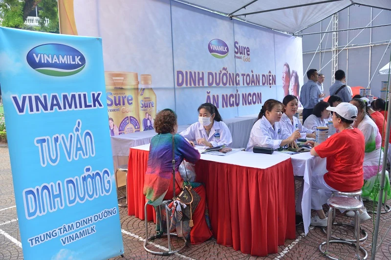 Vinamilk đồng hành cùng hơn 2.000 người cao tuổi thủ đô nhân ngày quốc tế người cao tuổi