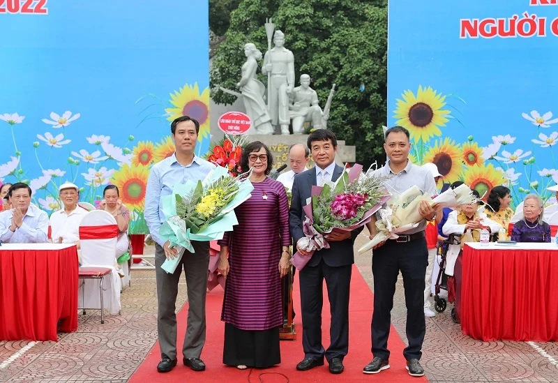 Vinamilk đồng hành cùng hơn 2.000 người cao tuổi thủ đô nhân ngày quốc tế người cao tuổi