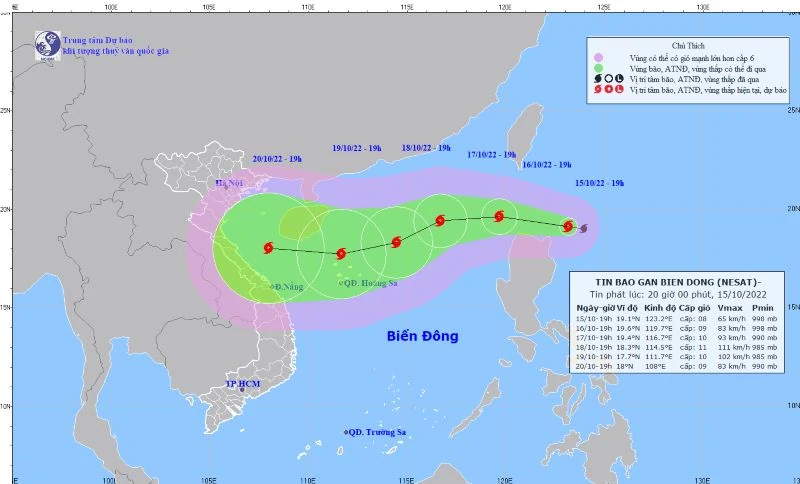 Đi vào Biển Đông, bão NESAT giật cấp 12 và tiếp tục mạnh thêm, diễn biến rất phức tạp