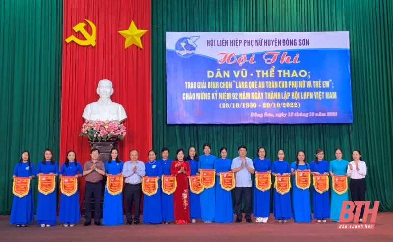 Hội thi Dân vũ thể thao và trao giải cuộc thi “Làng quê, khu phố an toàn cho phụ nữ và trẻ em”