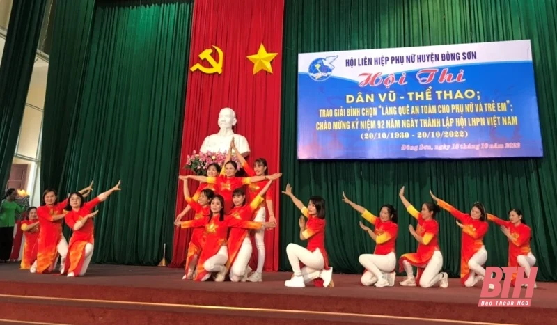 Hội thi Dân vũ thể thao và trao giải cuộc thi “Làng quê, khu phố an toàn cho phụ nữ và trẻ em”
