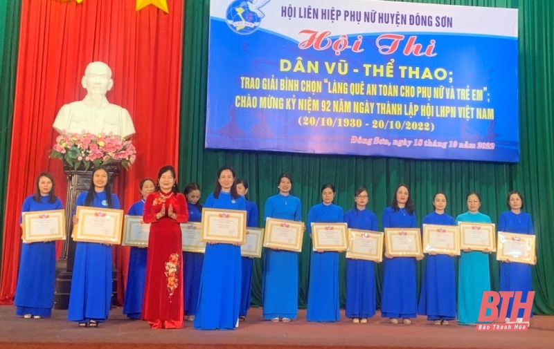 Hội thi Dân vũ thể thao và trao giải cuộc thi “Làng quê, khu phố an toàn cho phụ nữ và trẻ em”