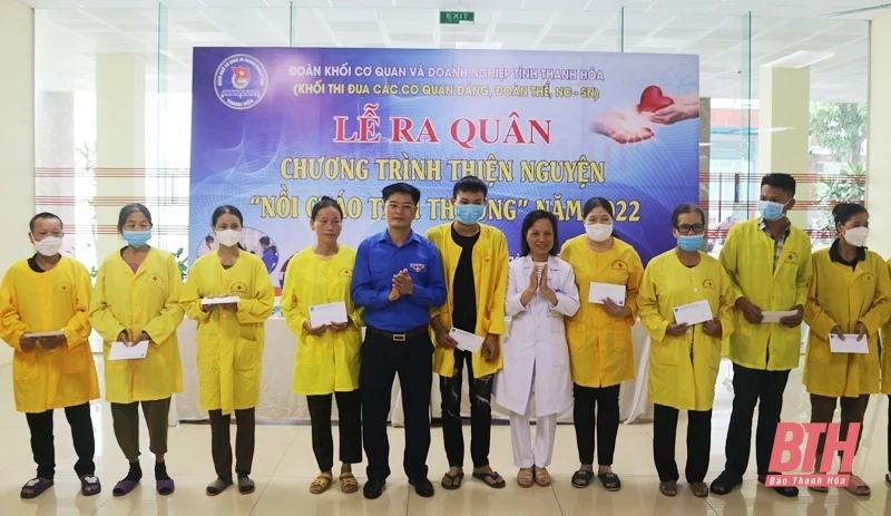 Ra quân thực hiện chương trình thiện nguyện “Nồi cháo tình thương”