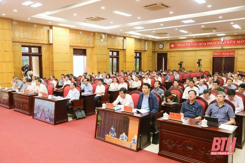 Quán triệt, triển khai thực hiện Nghị quyết của Bộ Chính trị về phát triển kinh tế - xã hội và bảo đảm quốc phòng - an ninh vùng Bắc Trung Bộ và duyên hải Trung Bộ