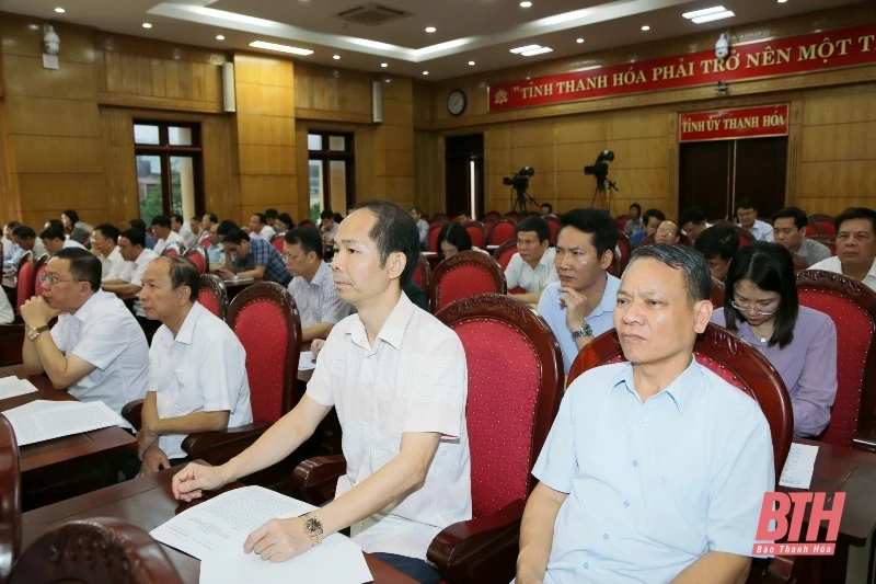Quán triệt, triển khai thực hiện Nghị quyết của Bộ Chính trị về phát triển kinh tế - xã hội và bảo đảm quốc phòng - an ninh vùng Bắc Trung Bộ và duyên hải Trung Bộ