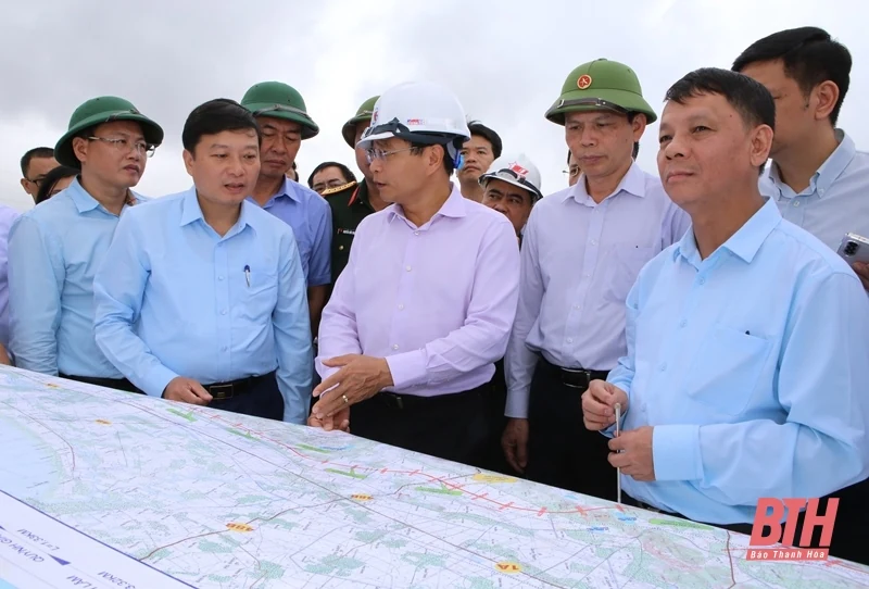 Bộ trưởng Bộ Giao thông - Vận tải Nguyễn Văn Thắng kiểm tra tiến độ dự án cao tốc Bắc - Nam đoạn qua tỉnh Thanh Hóa