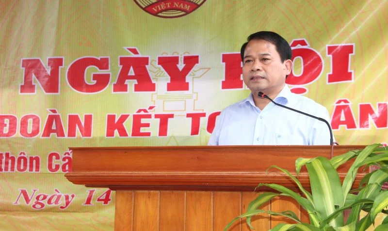 Trưởng Ban Tổ chức Tỉnh ủy Nguyễn Văn Hùng dự ngày hội Đại đoàn kết toàn dân tộc với Nhân dân và cán bộ thôn Cẩm Lợi 1