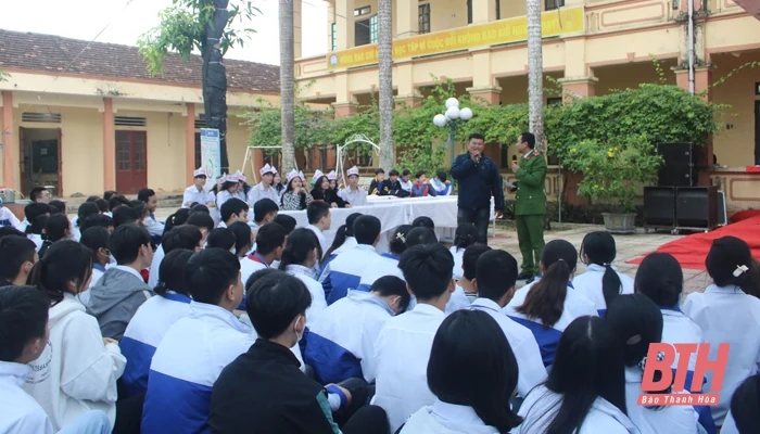 Học sinh Hoằng Hóa tìm hiểu kiến thức pháp luật phòng, chống tệ nạn xã hội