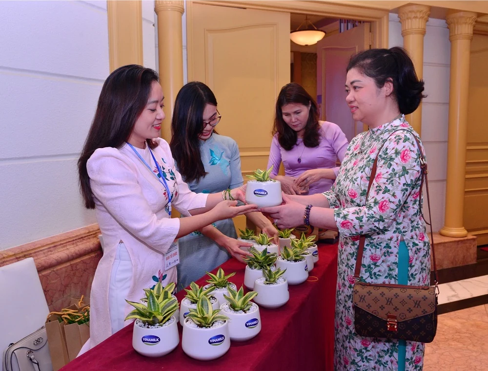 Tiếp nối thành công của Quỹ 1 triệu cây xanh, Vinamilk tiếp tục trồng cây hướng đến mục tiêu Net Zero 2050