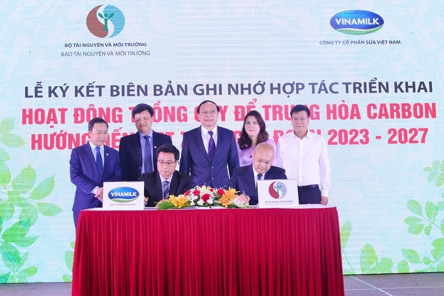Tiếp nối thành công của Quỹ 1 triệu cây xanh, Vinamilk tiếp tục trồng cây hướng đến mục tiêu Net Zero 2050