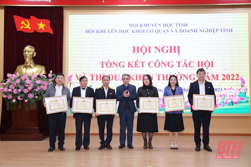 Đẩy mạnh phong trào khuyến học, khuyến tài trong Khối Cơ quan và Doanh nghiệp tỉnh