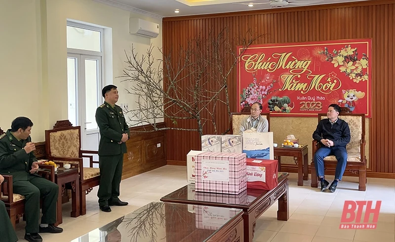 Sở VH, TT&DL thăm, tặng quà cán bộ, chiến sỹ đồn Biên phòng Na Mèo và Tam Thanh