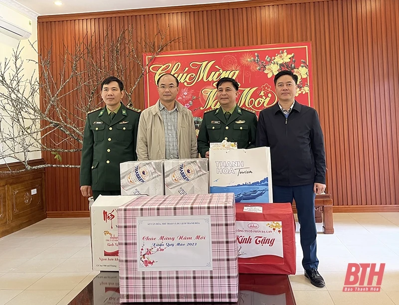Sở VH, TT&DL thăm, tặng quà cán bộ, chiến sỹ đồn Biên phòng Na Mèo và Tam Thanh