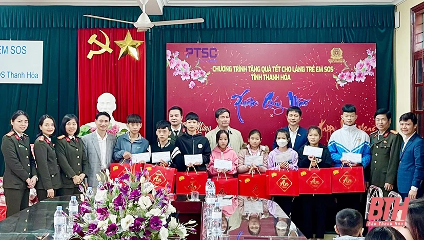 Thăm, tặng quà các đối tượng có hoàn cảnh khó khăn tại Trung tâm bảo trợ số 2 và Làng trẻ em SOS