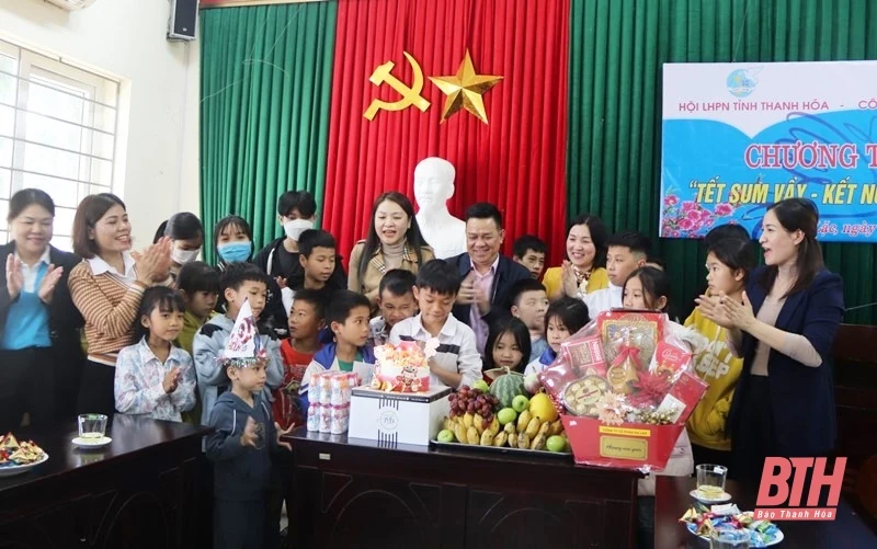Chương trình “ Tết sum vầy - kết nối yêu thương” tại huyện Ngọc Lặc 
