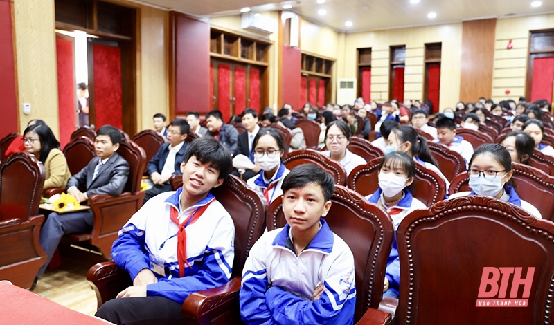 Vĩnh Lộc: Tuyên dương và trao thưởng cho 137 học sinh, giáo viên có học sinh đoạt giải cấp tỉnh năm học 2022-2023