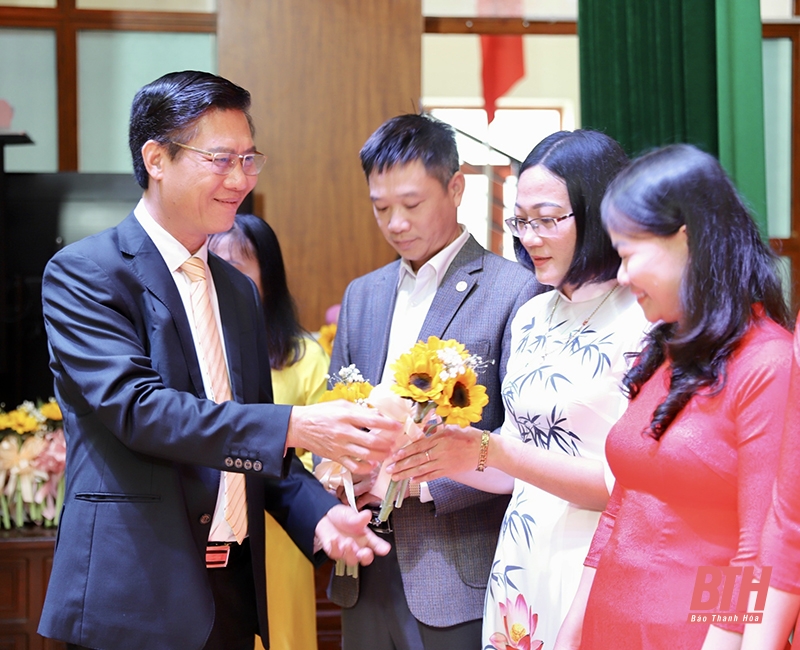 Vĩnh Lộc: Tuyên dương và trao thưởng cho 137 học sinh, giáo viên có học sinh đoạt giải cấp tỉnh năm học 2022-2023